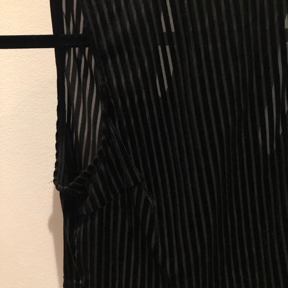 Black Velvet Crop Top - Picture 6 of 6